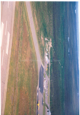 Vue aérienne de l'aéroport de Chapais-Chibougamau, juin 2005