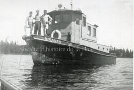 Bateau « Nikauba » servant à tirer le bois