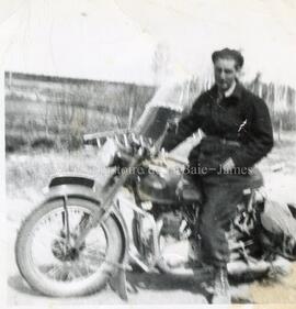 Louis-Philippe Savard arrive du Lac-St-Jean en moto