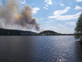 Vue du lac Gilman, feu forêt de Chibougamau, 3 juin 2005