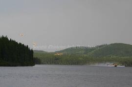 Avions citernes sur le lac Gilman, feu forêt de Chibougamau, 3 juin 2005