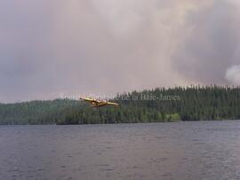 Avion citerne sur le lac Gilman, feu forêt de Chibougamau, 3 juin 2005