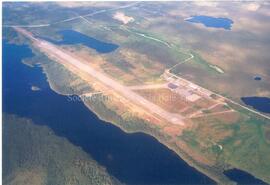 Vue aérienne de l'aéroport de Chapais-Chibougamau, juin 2005