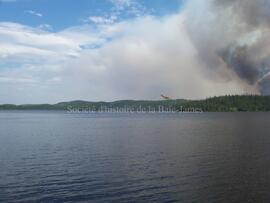 Vue du lac Gilman, feu forêt de Chibougamau, 3 juin 2005