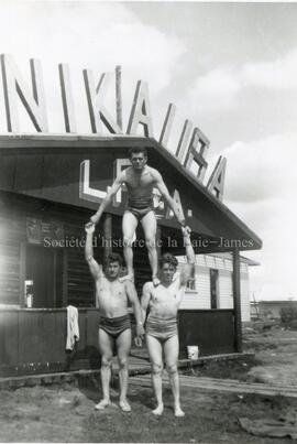Bureau servant aussi de cuisine à Nikauba, aujourd'hui appelé Nicabau