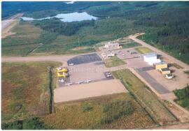 Vue aérienne de l'aéroport de Chapais-Chibougamau, juin 2005