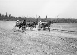 Gens pratiquant l’équitation sur la piste Selker à Lebel-sur-Quévillon
