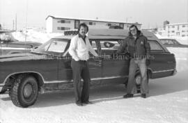 Jean-Guy Perron avec une ambulance pour la livraison