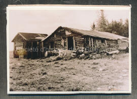 Anciennes cabanes à la Mine Obalski en 1957.
