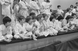 Groupe de jeunes pour le karaté ou le judo aux finales des Jeux de Québec à Chapais