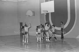 Partie de basket-ball aux finales des Jeux du Québec à Chapais