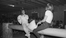 Deux femmes pour une activité lors du festival de bûcheron à Lebel-sur-Quévillon