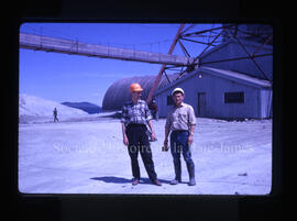 Mine Campbell. Evan Lowe (à droite)