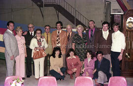 Groupe de personnes pour le départ de M. et Mme Poirier de Lebel-sur-Quévillon