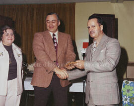 Trois personnes pour le départ de M. Gérard Paradis de Lebel-sur-Quévillon