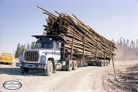 Camion de bois pour la Domtar à Lebel-sur-Quévillon