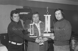 Trois hommes et deux trophées lors de la ligue des Millionnaires