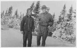 Joseph Fecteau et ingénieur forestier J.C. Côté