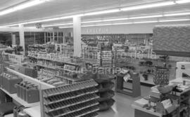 Intérieur du magasin “Chez Dubreuil” à Lebel-sur-Quévillon