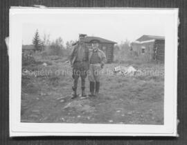 Ernest Oswald Douglas Campbell et Albert Mianscum à Cedar Bay.
