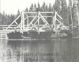 Pont dans le parc de Chibougamau