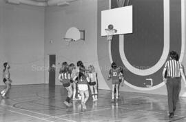 Partie de basket-ball aux finales des Jeux du Québec à Chapais