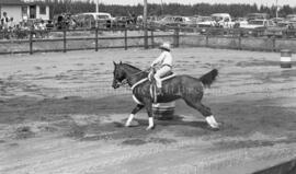 Une personne à cheval au Festival Western de Lebel-sur-Quévillon