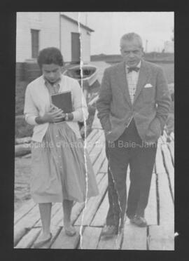 Le premier avocat de Chibougamau Lawrence Hart et sa fille.