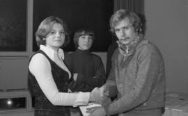 Un des athlètes recevant un prix à la soirée SPAQ de Lebel-sur-Quévillon