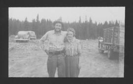 Albert Gravel et Eileen Stevenson au quai de la mine Obalski.