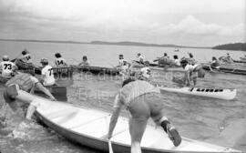 Groupe de personnes lors de la course de canots ayant eu lieu à Lebel-sur-Quévillon