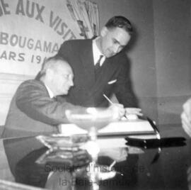 Signature d’un (Livre d’or?) par Jacques Miquelon et Godefroy de Billy