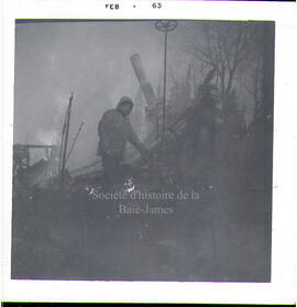 P203,S1,D1,P7 - Un homme [Robert Girard ?] lors de la construction du chemin de fer Franquet-Mata...