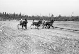 Gens pratiquant l’équitation sur la piste Selker à Lebel-sur-Quévillon