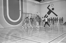 Groupe de jeunes dans le gymnase de l’école St-Dominique-Savio aux finales des Jeux de Québec à C...
