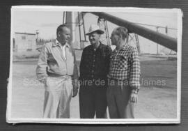 Nelson Bidgood, Bob Hamilton (gérant du moulin) et Arnold Walker sur le site de la mine Campbell....