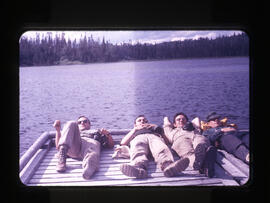 Visite à Baie du Poste, un moment d'attente: Manfred, Hubert, Marc et Bernard
