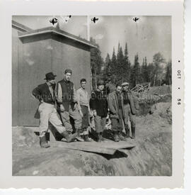 Groupe d’employés de M. Gérard Loiselle à Chibougamau