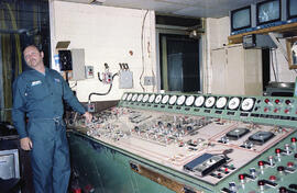 Travailleur à la salle de contrôle à l’intérieur de l’usine Domtar à Lebel-sur-Quévillon