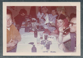 Fête d’halloween à la pointe Campbell dans les années 1960. En avant, à droite figurent Doris &am...