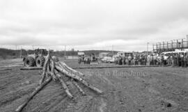 Machinerie avec du bois lors du Festival Western de Lebel-sur-Quévillon