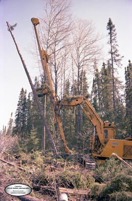 Machinerie à l’extérieur de l’usine Domtar à Lebel-sur-Quévillon