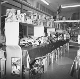 Intérieur de la quincaillerie Dubreuil à Lebel-sur-Quévillon