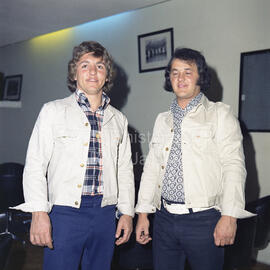 Carol Perron et un autre joueur de baseball, les Nordiques de Lebel-sur-Quévillon