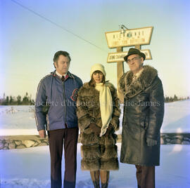 Marie-Josée Longchamps accompagnée de deux hommes, à Lebel-sur-Quévillon