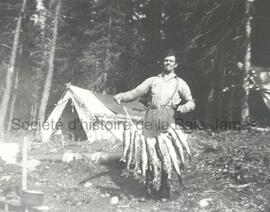 Pêche de Laurier Surprenants à son campement, près de Chibougamau