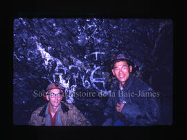 Sous terre à la mine Campbell. Evan Lowe (à droite).