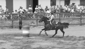 Une personne à cheval au Festival Western de Lebel-sur-Quévillon