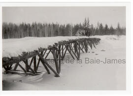 Passerelle sur la route de Chibougamau