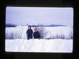 Enfants au lac Doré en hiver
